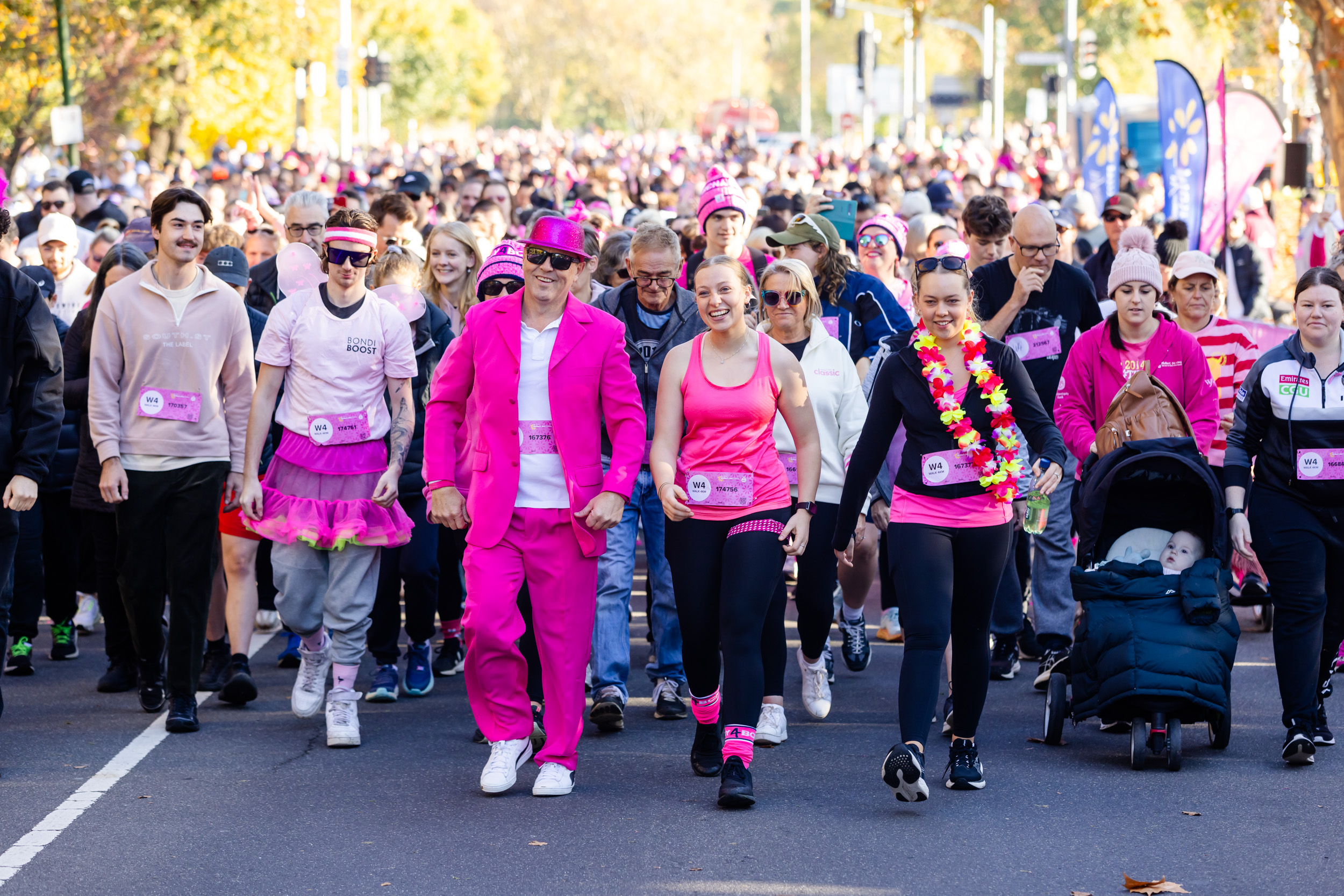 Front on photo of the crowd walking the Mother's Day Classic, many dressed in pink